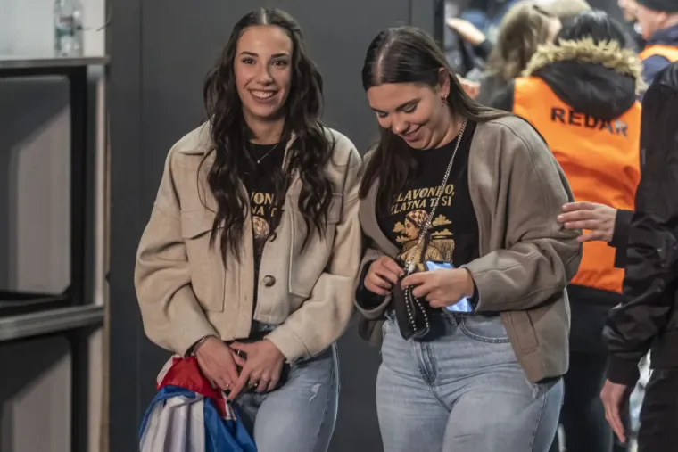 Thompson u Osijeku: Gradski vrt gorio, publika pjevala uglas - evo kako je to izgledalo