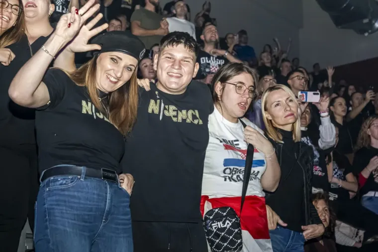 Thompson u Osijeku: Gradski vrt gorio, publika pjevala uglas - evo kako je to izgledalo