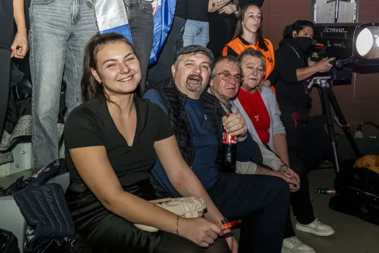 Thompson u Osijeku: Gradski vrt gorio, publika pjevala uglas - evo kako je to izgledalo