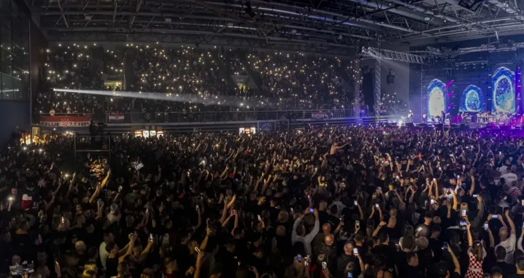 Thompson u Osijeku: Gradski vrt gorio, publika pjevala uglas - evo kako je to izgledalo