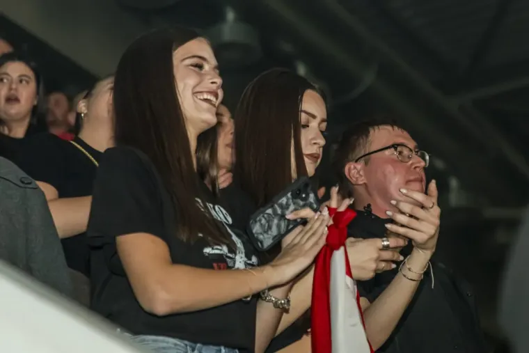 Thompson u Osijeku: Gradski vrt gorio, publika pjevala uglas - evo kako je to izgledalo