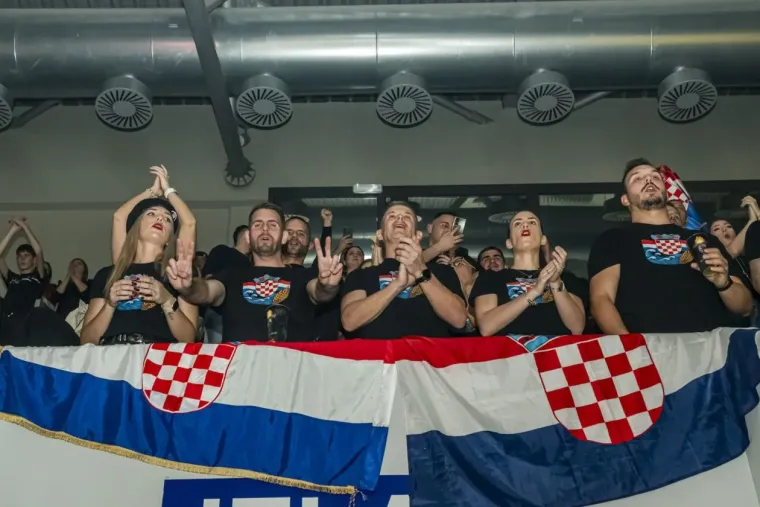 Thompson u Osijeku: Gradski vrt gorio, publika pjevala uglas - evo kako je to izgledalo