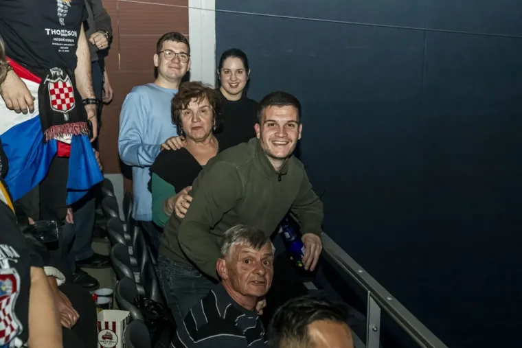 Thompson u Osijeku: Gradski vrt gorio, publika pjevala uglas - evo kako je to izgledalo