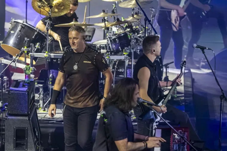 Thompson u Osijeku: Gradski vrt gorio, publika pjevala uglas - evo kako je to izgledalo