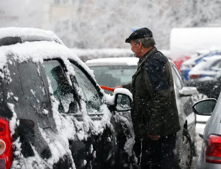 Snijeg je nije zaustavio: Mlada Karlovčanka ukrala pažnju u chic zimskoj kombinaciji