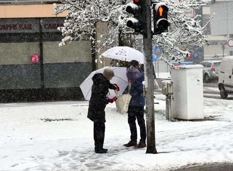 Snijeg je nije zaustavio: Mlada Karlovčanka ukrala pažnju u chic zimskoj kombinaciji