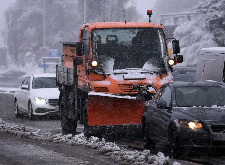 Snijeg je nije zaustavio: Mlada Karlovčanka ukrala pažnju u chic zimskoj kombinaciji