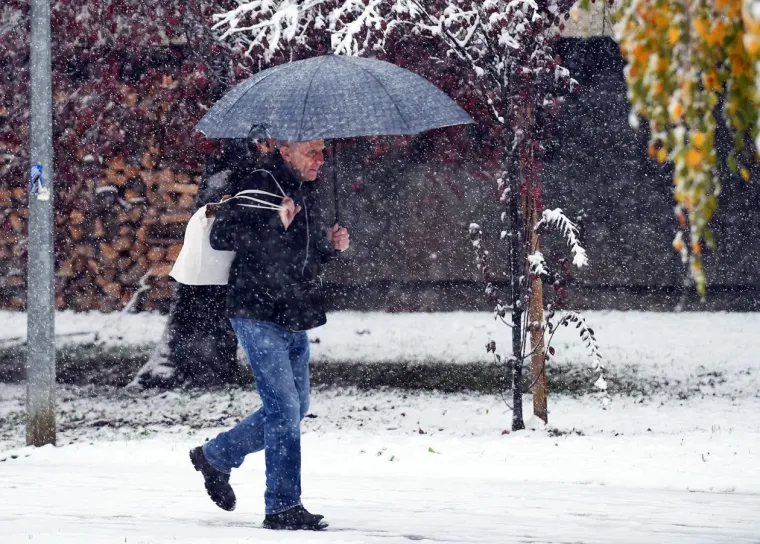 Snijeg je nije zaustavio: Mlada Karlovčanka ukrala pažnju u chic zimskoj kombinaciji