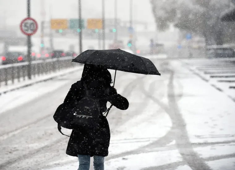 Snijeg je nije zaustavio: Mlada Karlovčanka ukrala pažnju u chic zimskoj kombinaciji