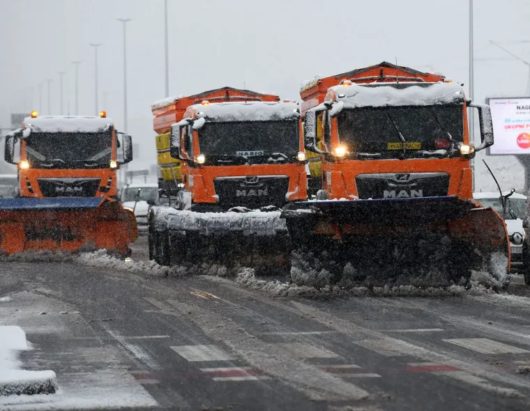 Snijeg je nije zaustavio: Mlada Karlovčanka ukrala pažnju u chic zimskoj kombinaciji