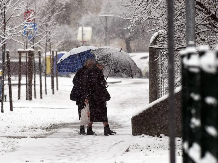 Snijeg je nije zaustavio: Mlada Karlovčanka ukrala pažnju u chic zimskoj kombinaciji