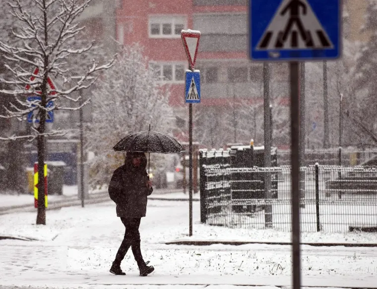 Snijeg je nije zaustavio: Mlada Karlovčanka ukrala pažnju u chic zimskoj kombinaciji