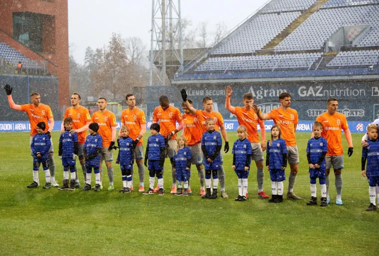 Dinamo u snježnim uvjetima predstavio novi dres, a dva hrabra Boysa ukrala pažnju