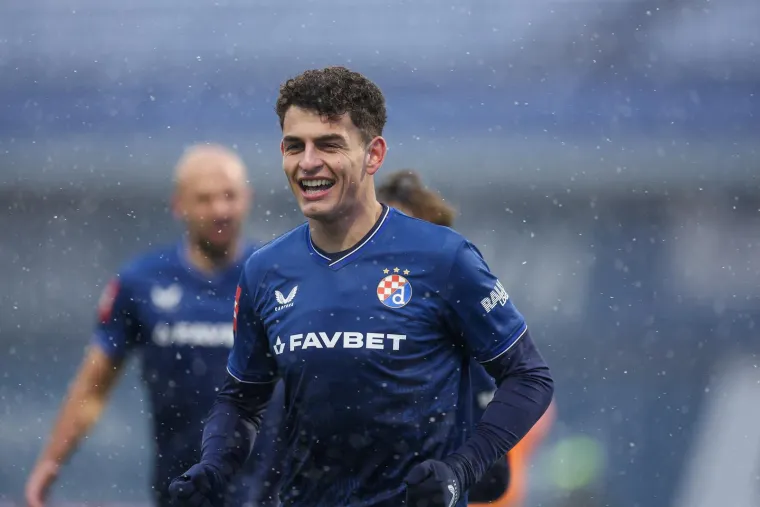 Dinamo u snježnim uvjetima predstavio novi dres, a dva hrabra Boysa ukrala pažnju