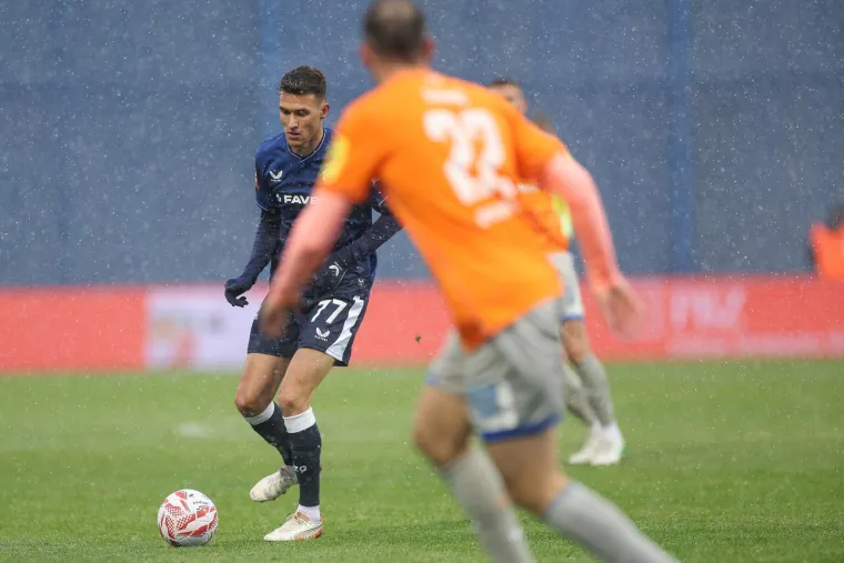 Dinamo u snježnim uvjetima predstavio novi dres, a dva hrabra Boysa ukrala pažnju