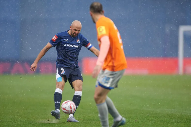 Dinamo u snježnim uvjetima predstavio novi dres, a dva hrabra Boysa ukrala pažnju