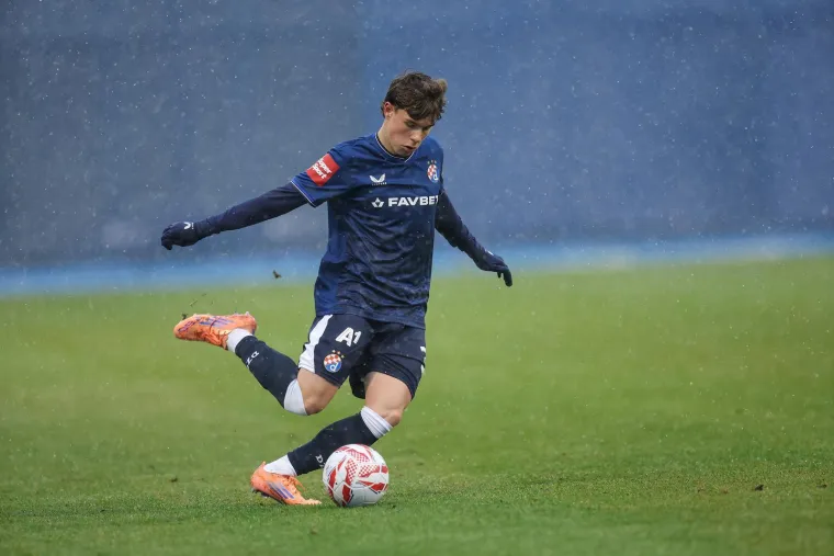 Dinamo u snježnim uvjetima predstavio novi dres, a dva hrabra Boysa ukrala pažnju