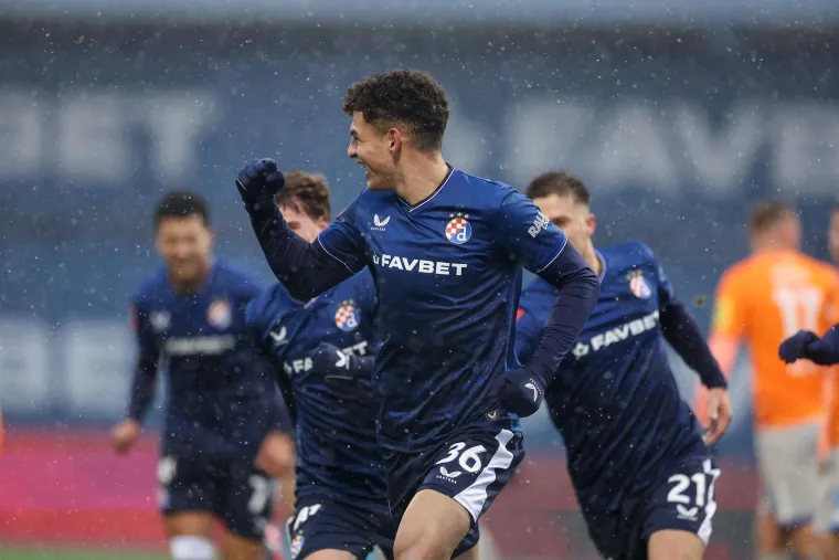 Dinamo u snježnim uvjetima predstavio novi dres, a dva hrabra Boysa ukrala pažnju