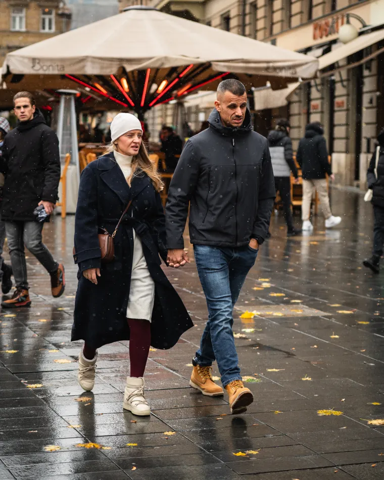 Brineta s osmijehom 'od milijun dolara' ukrala pažnju u Zagrebu: Svi su gledali u njezine noge