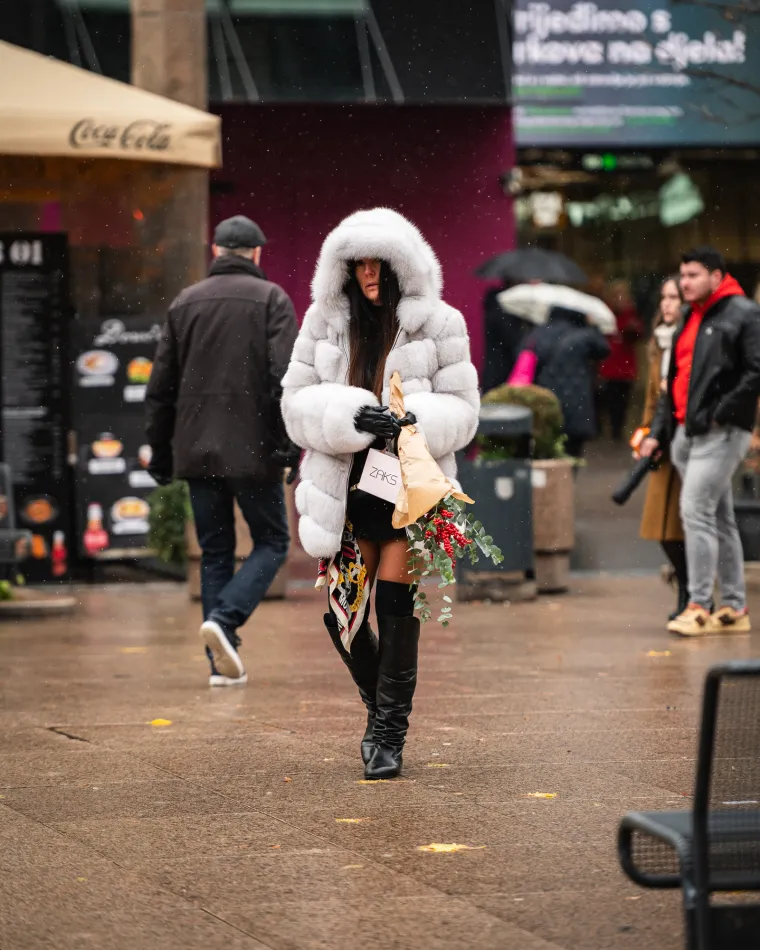 Brineta s osmijehom 'od milijun dolara' ukrala pažnju u Zagrebu: Svi su gledali u njezine noge