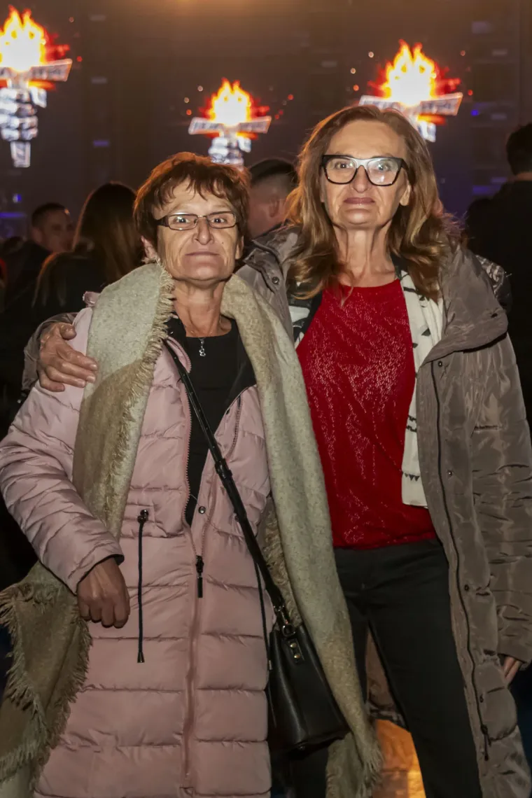 Legice i lege u ekstazi na Thompsonovom koncertu: Natpis na jednoj zastavi će vas nasmijati