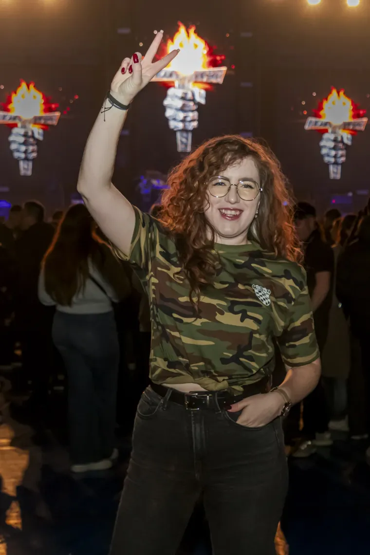 Legice i lege u ekstazi na Thompsonovom koncertu: Natpis na jednoj zastavi će vas nasmijati