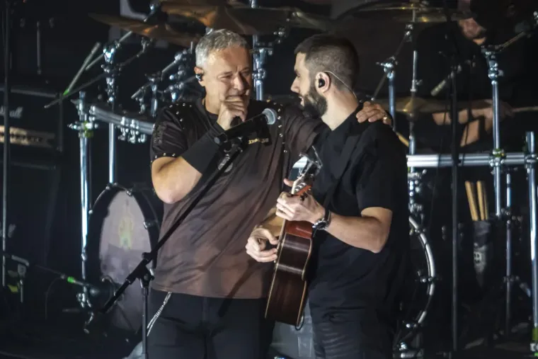 Legice i lege u ekstazi na Thompsonovom koncertu: Natpis na jednoj zastavi će vas nasmijati