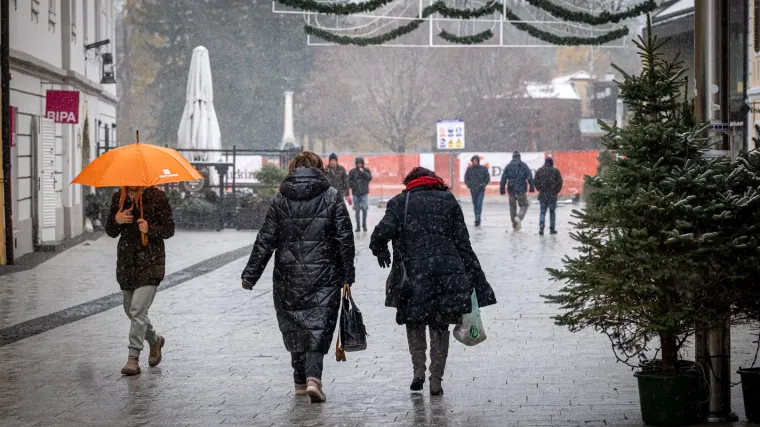 Samo su najhrabriji pro&scaron;etali Čakovcem: Skriveni pod kapuljačama i ki&scaron;obranima