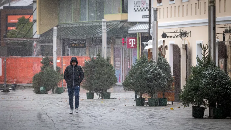 Samo su najhrabriji pro&scaron;etali Čakovcem: Skriveni pod kapuljačama i ki&scaron;obranima