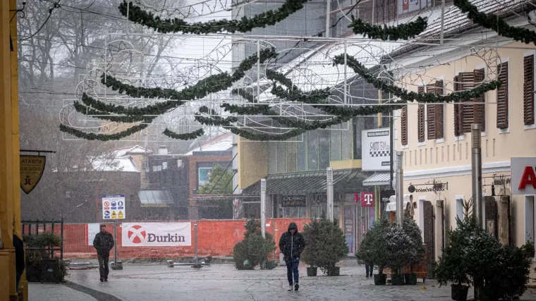 Samo su najhrabriji pro&scaron;etali Čakovcem: Skriveni pod kapuljačama i ki&scaron;obranima