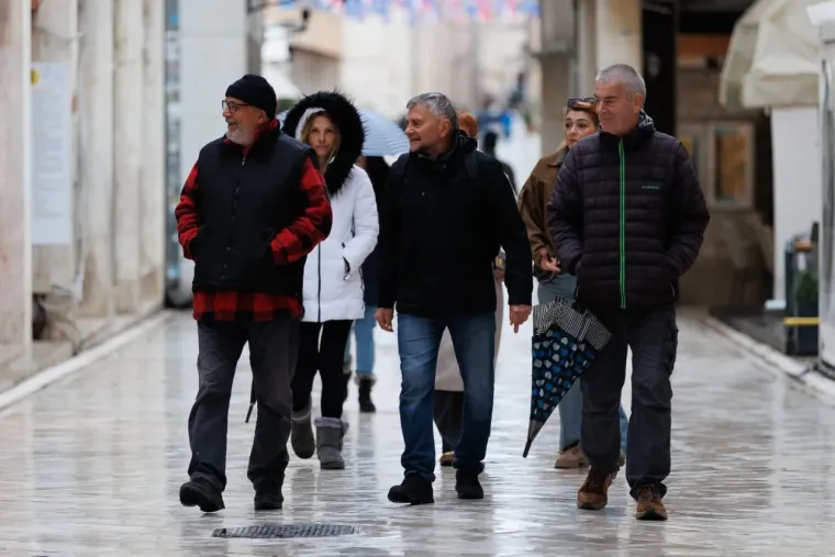 Nema tko se nije okrenuo: Kad vidite &scaron;to je odjenula ova Zadranka, bit će vam jasno i za&scaron;to