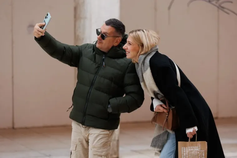 Nema tko se nije okrenuo: Kad vidite &scaron;to je odjenula ova Zadranka, bit će vam jasno i za&scaron;to