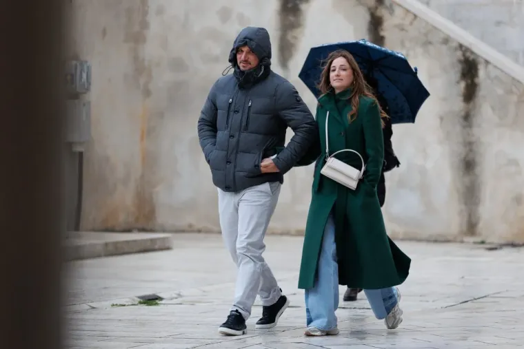 Nema tko se nije okrenuo: Kad vidite &scaron;to je odjenula ova Zadranka, bit će vam jasno i za&scaron;to