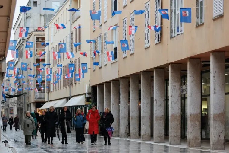 Nema tko se nije okrenuo: Kad vidite &scaron;to je odjenula ova Zadranka, bit će vam jasno i za&scaron;to