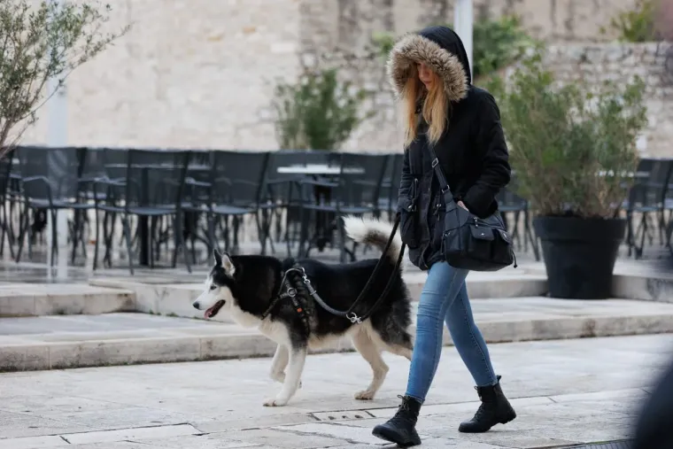 Nema tko se nije okrenuo: Kad vidite &scaron;to je odjenula ova Zadranka, bit će vam jasno i za&scaron;to