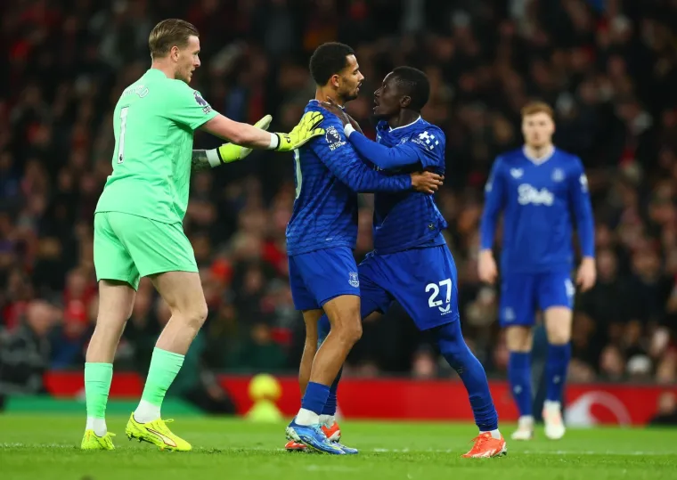 Neviđena situacija u Premier ligi: O&scaron;amario suigrača, pa počeo divljati na ostale