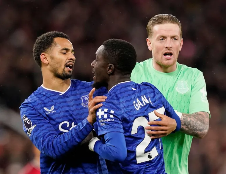 Neviđena situacija u Premier ligi: O&scaron;amario suigrača, pa počeo divljati na ostale