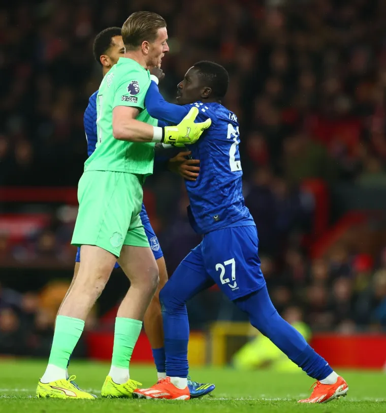 Neviđena situacija u Premier ligi: O&scaron;amario suigrača, pa počeo divljati na ostale