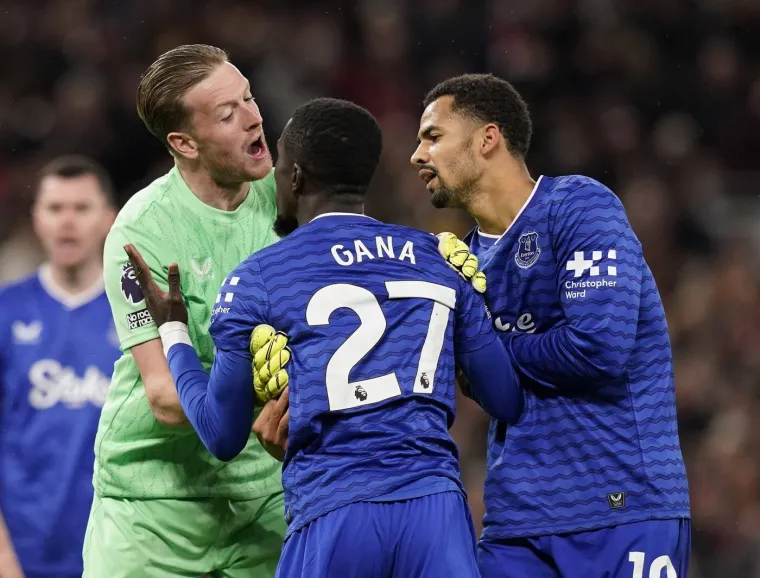 Neviđena situacija u Premier ligi: O&scaron;amario suigrača, pa počeo divljati na ostale