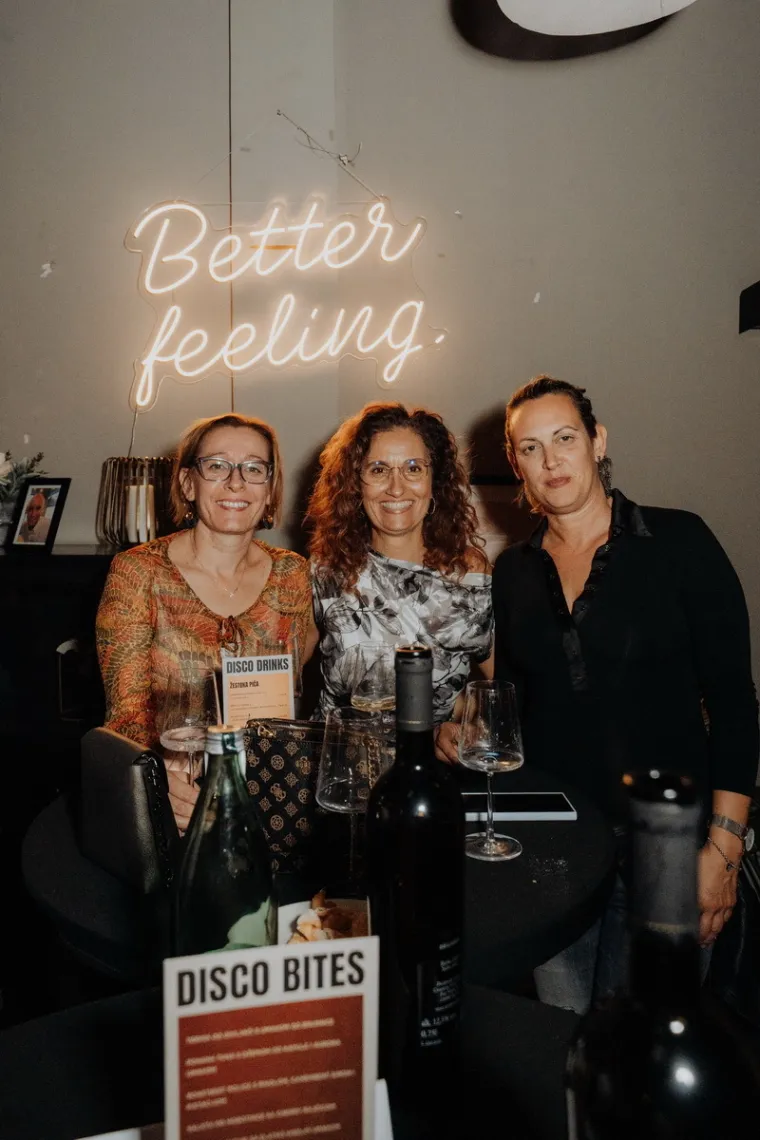 Tko su ljepotice koje su zaludile Zadar? Brinete u uskim kožnim haljinama ukrale show