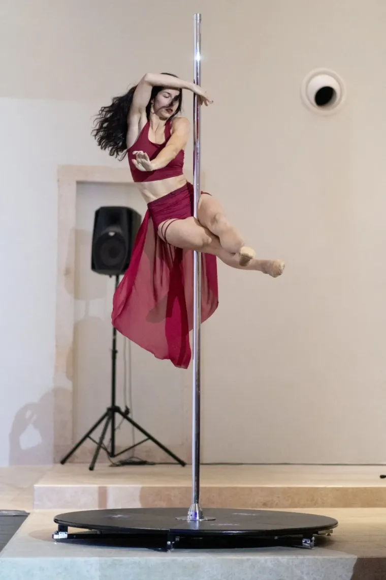 Zgodne Zadranke njihale se u ritmu muzike i zapalile publiku: Nije im bilo konkurencije