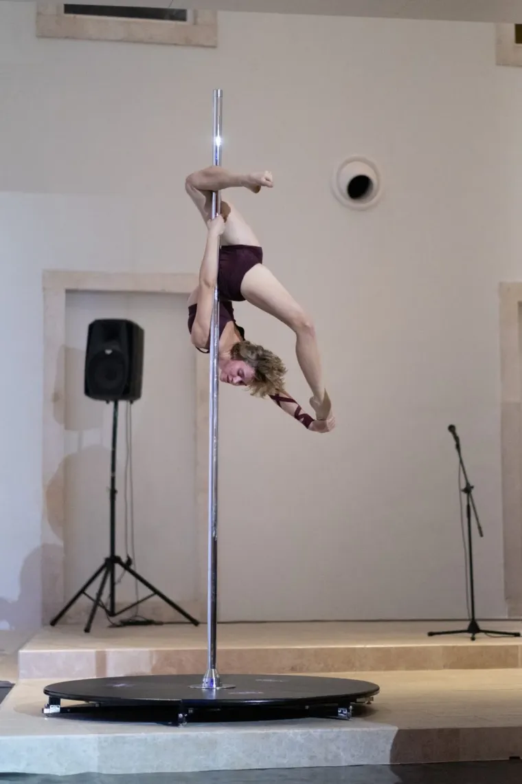 Zgodne Zadranke njihale se u ritmu muzike i zapalile publiku: Nije im bilo konkurencije