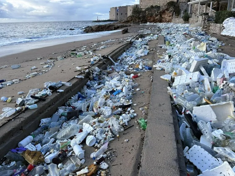 Dubrovnik kao Banglade&scaron;! Plaže se čiste od rane zore: 'To se mora političkim putem rije&scaron;iti'