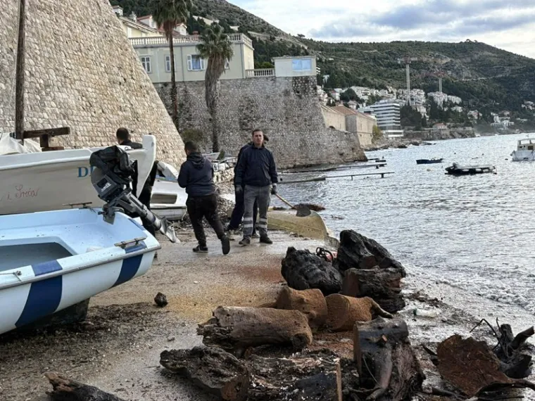 Dubrovnik kao Banglade&scaron;! Plaže se čiste od rane zore: 'To se mora političkim putem rije&scaron;iti'