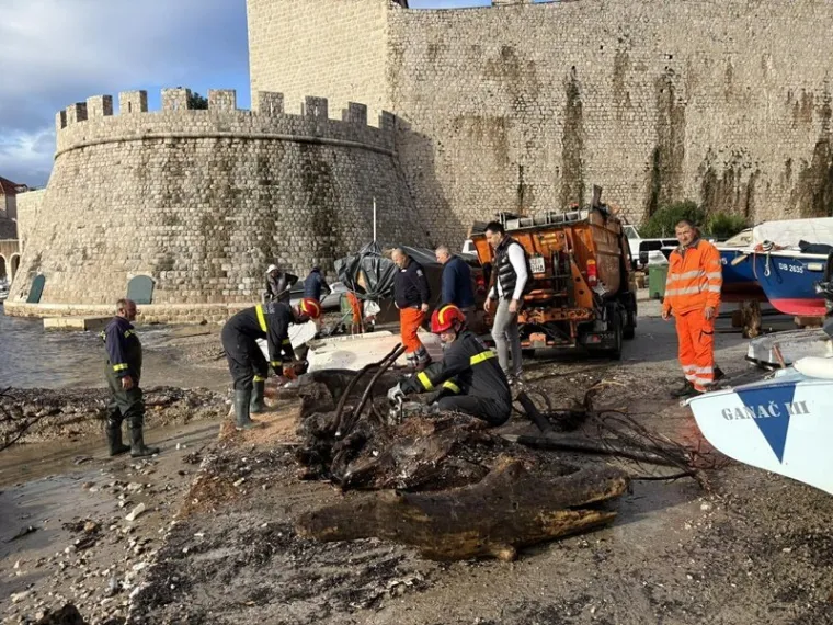Dubrovnik kao Banglade&scaron;! Plaže se čiste od rane zore: 'To se mora političkim putem rije&scaron;iti'
