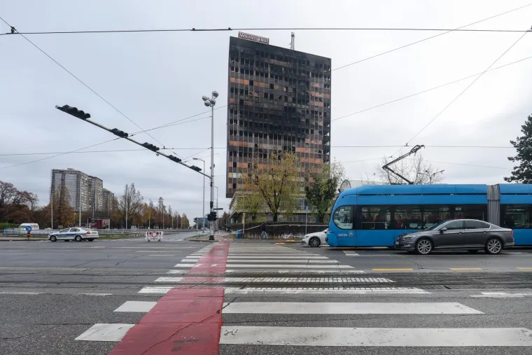 Policijske trake i 'plavci' pred Vjesnikom: Počeo očevid koji bi mogao trajati danima, evo za&scaron;to