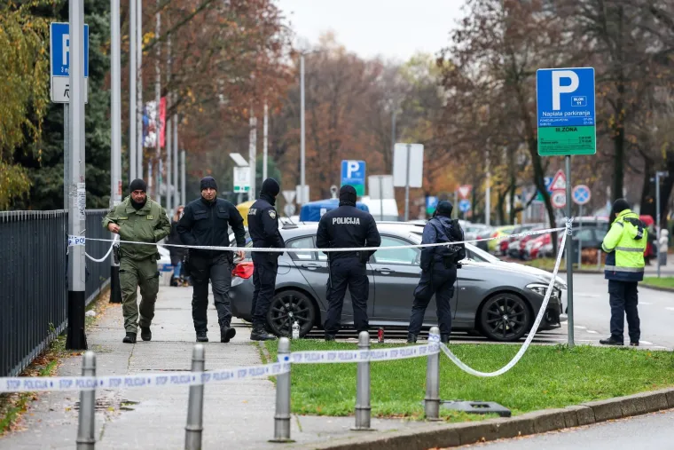 Policijske trake i 'plavci' pred Vjesnikom: Počeo očevid koji bi mogao trajati danima, evo za&scaron;to