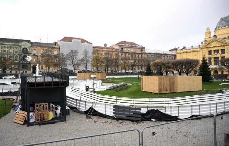 Prve kućice na zagrebačkom adventu počele s radom: Pogledajte cijene, možda se iznenadite