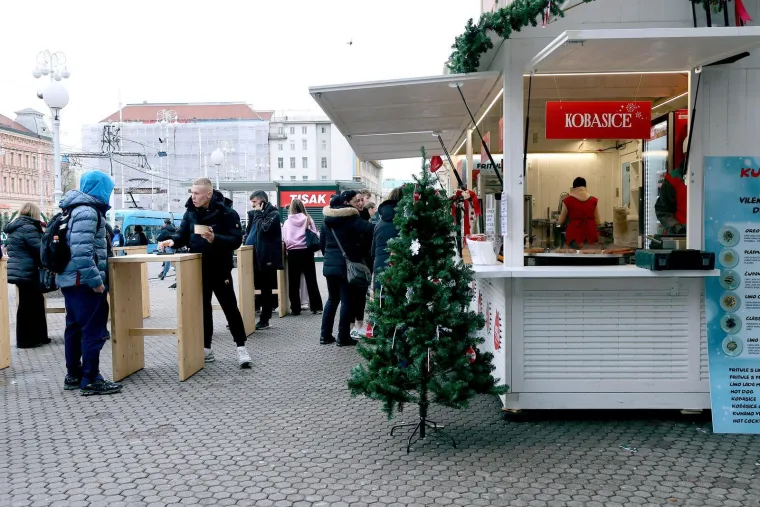 Prve kućice na zagrebačkom adventu počele s radom: Pogledajte cijene, možda se iznenadite