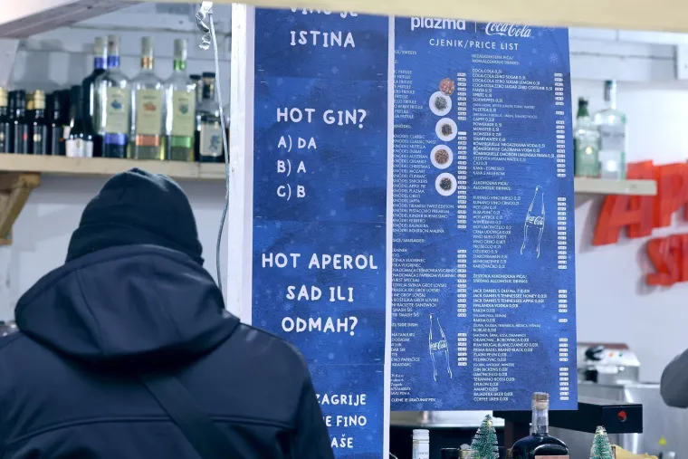 Prve kućice na zagrebačkom adventu počele s radom: Pogledajte cijene, možda se iznenadite